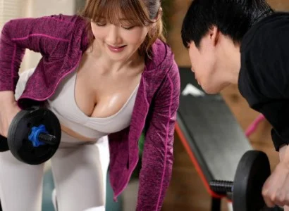 Chàng trai số hưởng cùng nữ PT gợi cảm ngủ với nhau