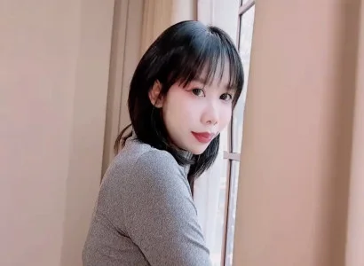 Cô gái trẻ xinh đẹp muốn thuê nhà rồi địt với chủ ngay