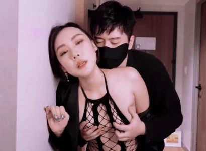 Bà vợ đem thân bán cho sếp để trả nợ cho chồng