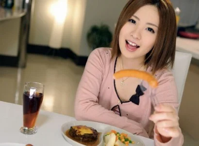 Chàng trai ăn tối xong rồi phang em