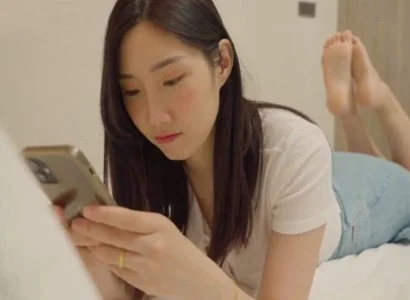 Bà xã qua lại cùng anh nhân viên giao hàng
